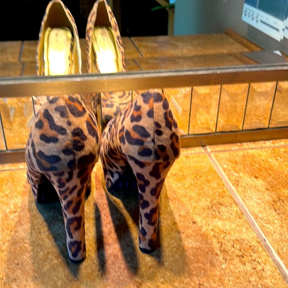 NWOT Leopard Print Faux Suede Pumps